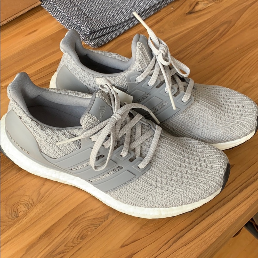 NWT Women’s size 6.5 Adidias ultraboost in grey